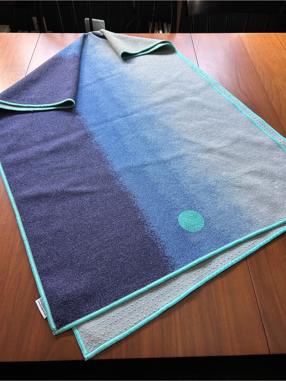 manduka Mint-Accent Gray Non-Slip Yoga Towel 24x71 - Picture 2 of 6